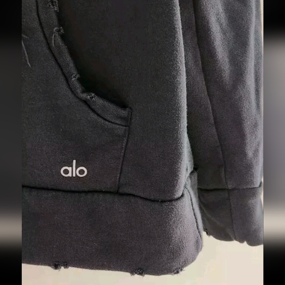 ALO YOGA Women's Dark Gray Ripped Distressed Hoodie Sweatshirt! Size M - Picture 4 of 5